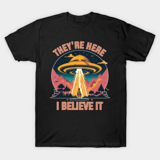 I believe UFO and aliens are here T-Shirt